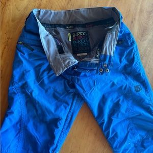 Burton zip up snow-pants. Size small. Good condition, some wear on the bottoms.
